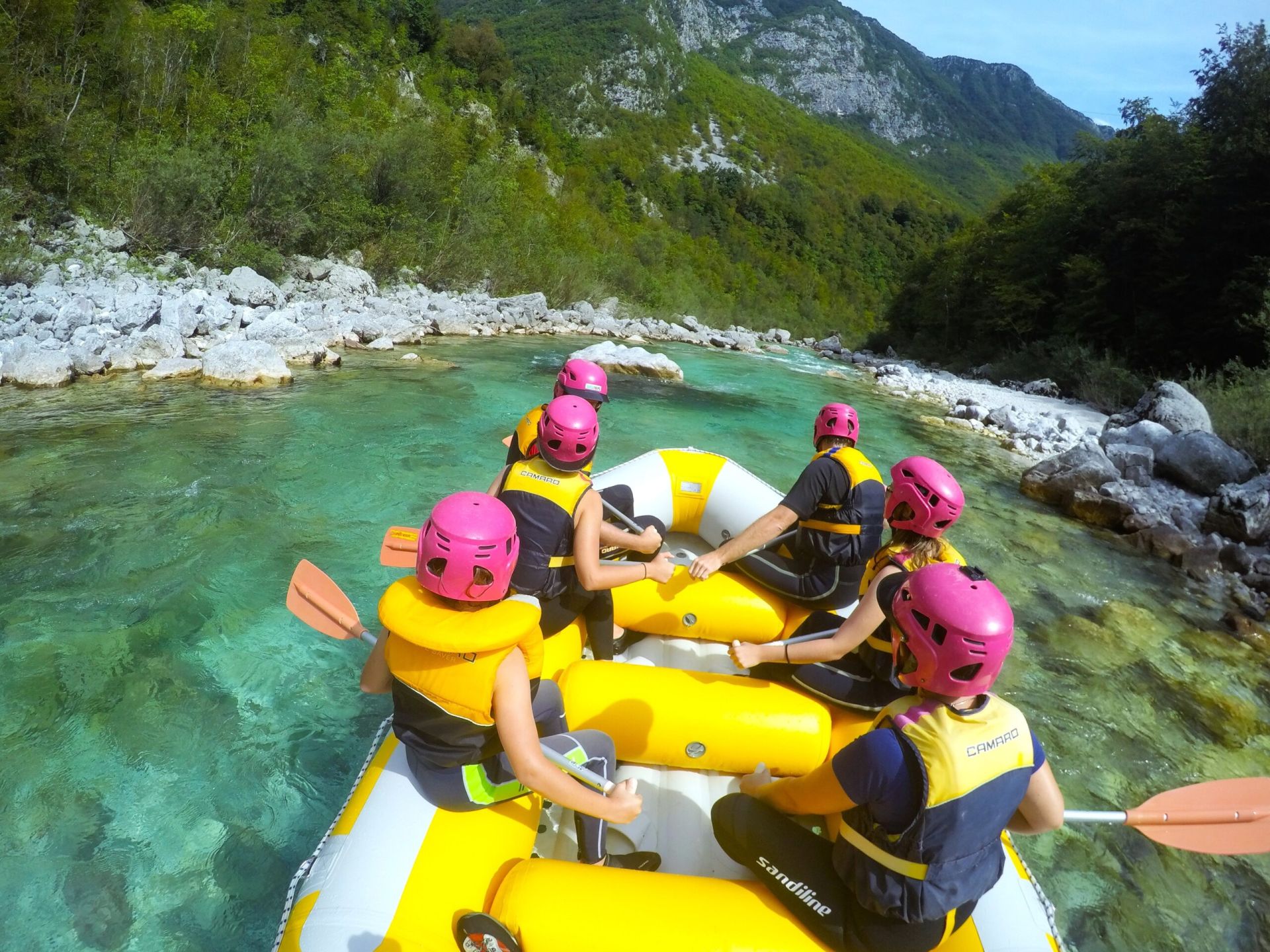 Družinam prijazno rafting na reki Soči Družinski rafting na odseku Kobarid - Tolmin